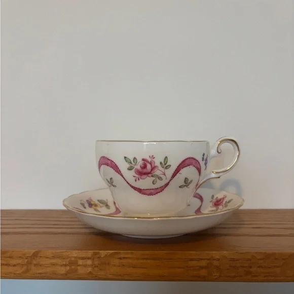Vintage Foley Pink Tea Cup and Saucer with Pink Roses English Bone China - Picture 3 of 4